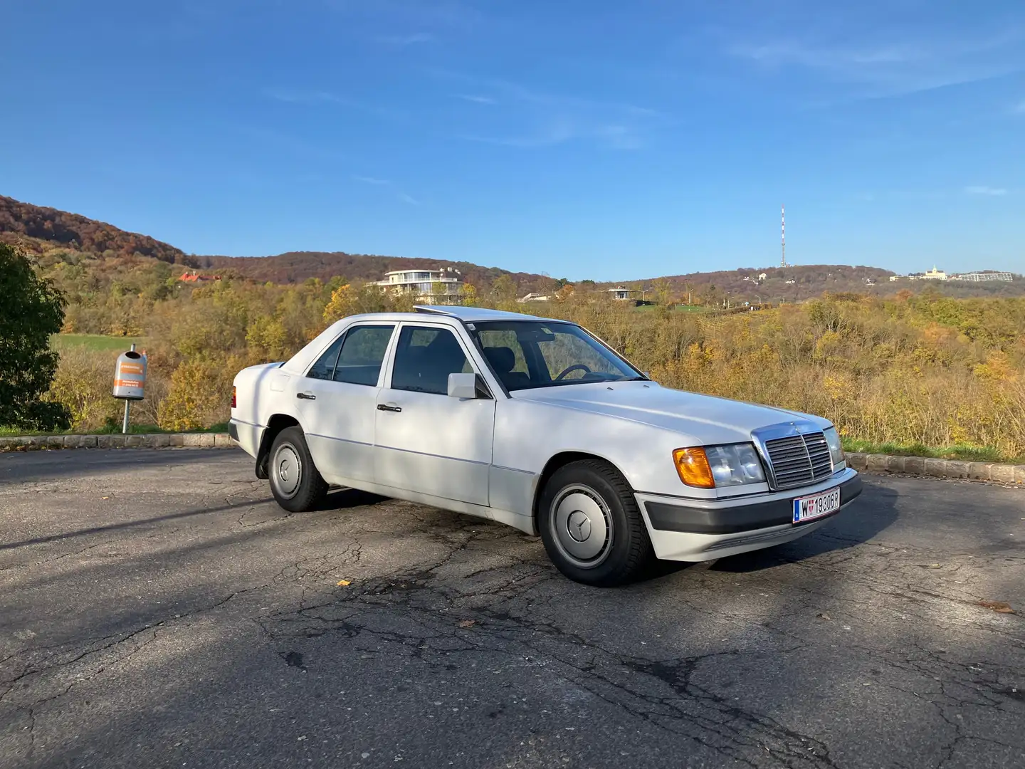 Mercedes-Benz Baureihe 124 200 E Weiß - 1