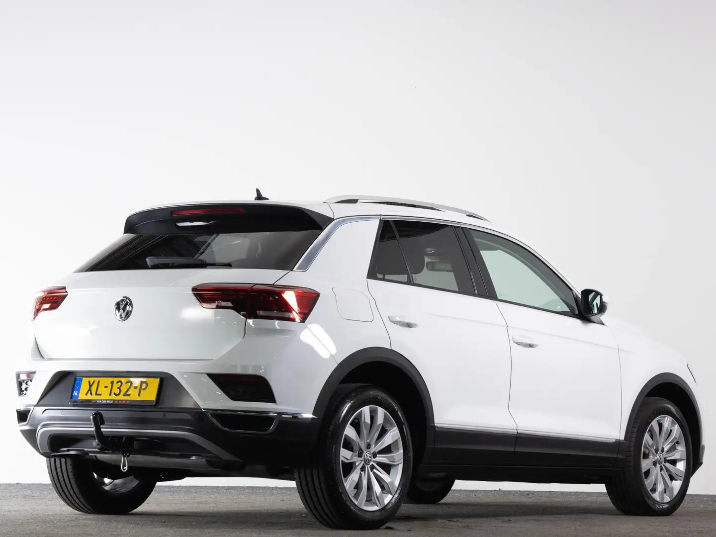 Volkswagen T-Roc 1.5 TSI 150 PK Sport | LED | Panoramadak | Trekhaa Wit - 2