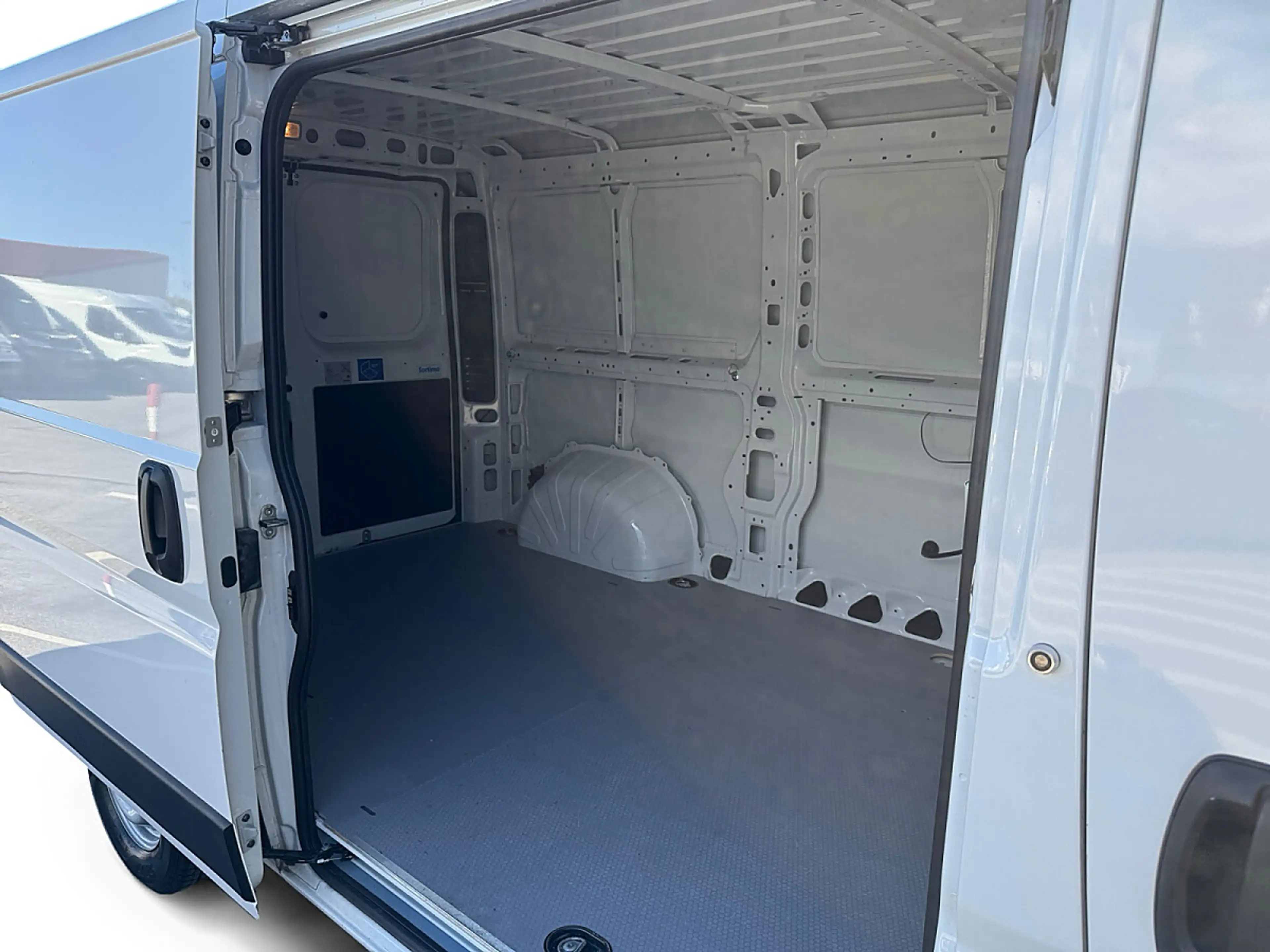 Fiat Ducato L2H1 2.2 BlueHDi 140 PS 35 M — photo 11