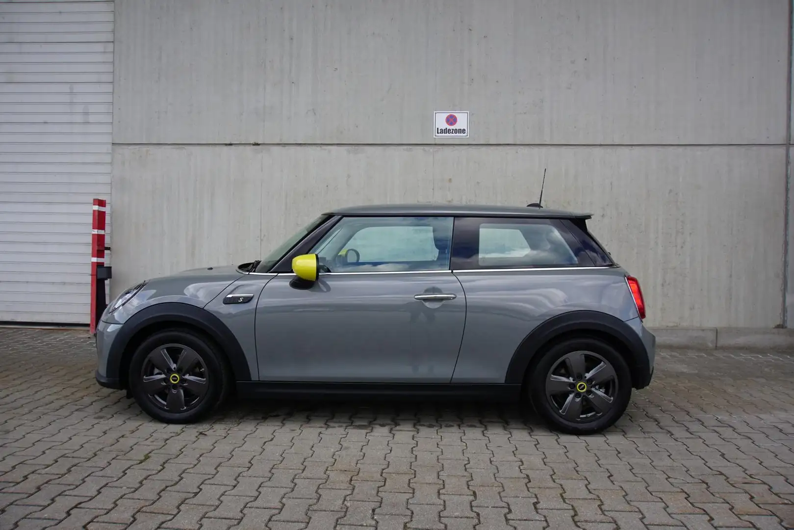 MINI Cooper SE Mini Cooper SE Navi LED ACC 1.Hd mtl. 149.- Šedá - 2