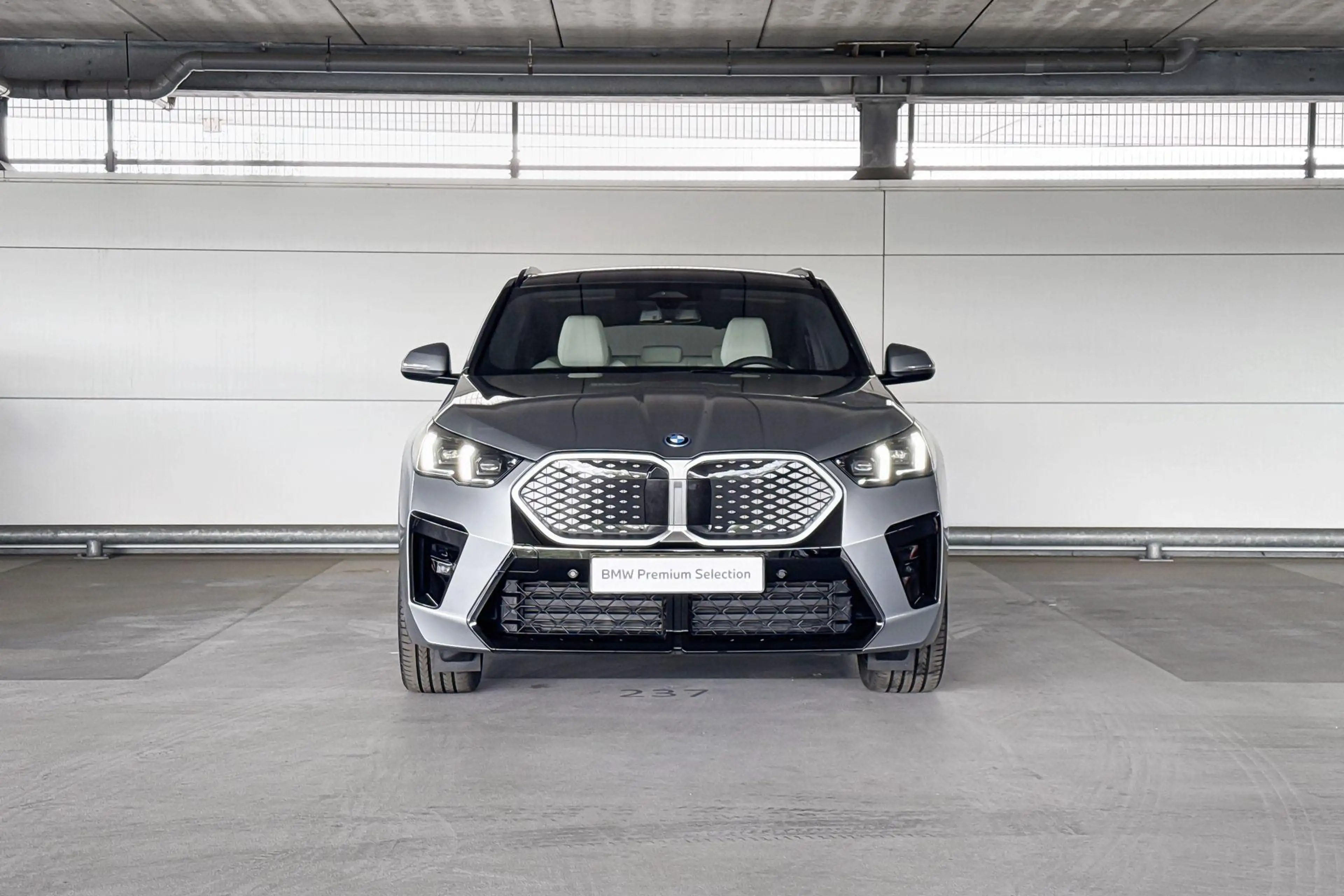 BMW iX2 xDrive30 67 kWh M Sport Edition | M Sportpakket | — photo 6