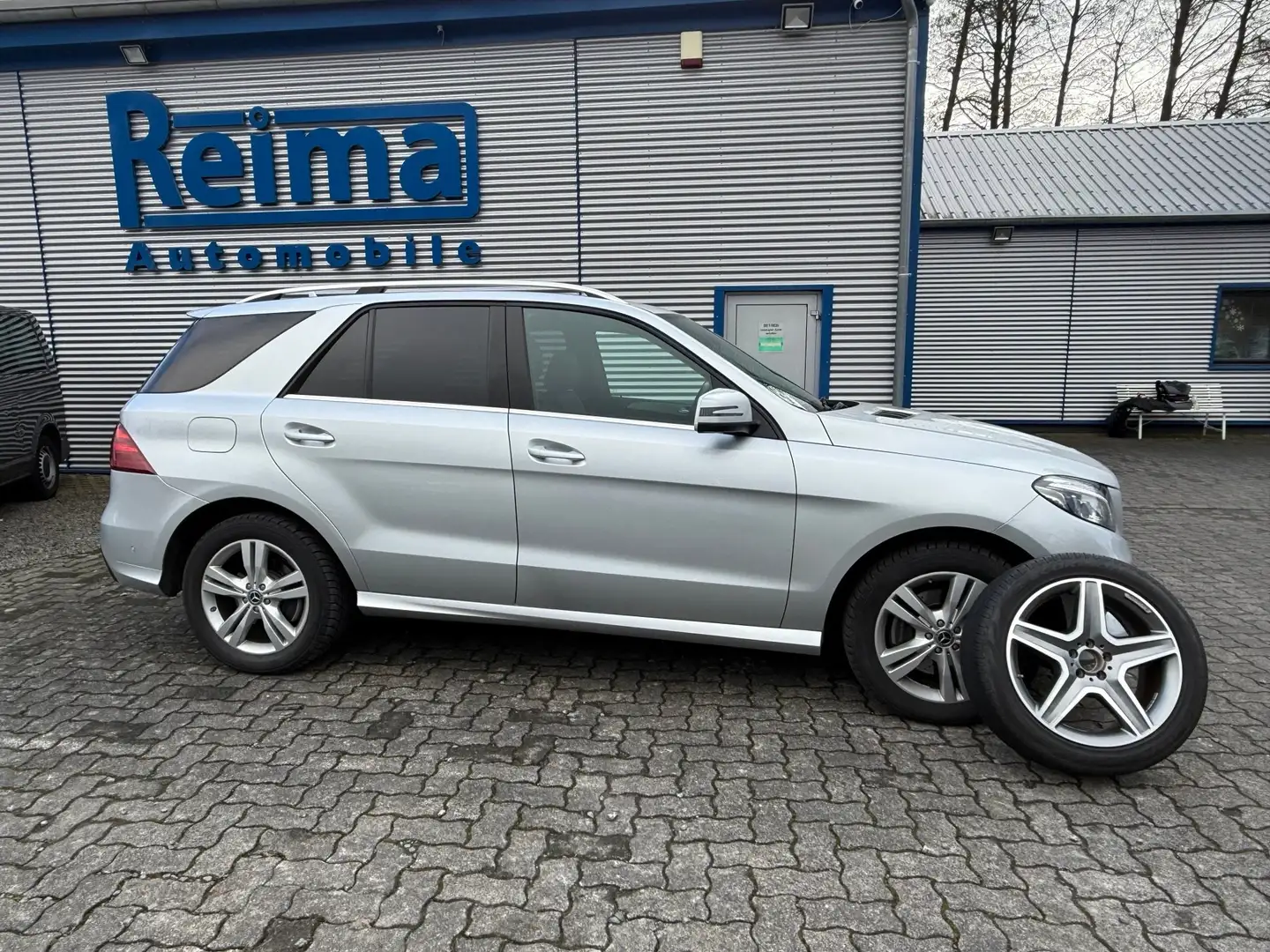 Mercedes-Benz GLE 250 GLE 250 d , LED, H&K, AMG-Paket, Leder Gris - 1