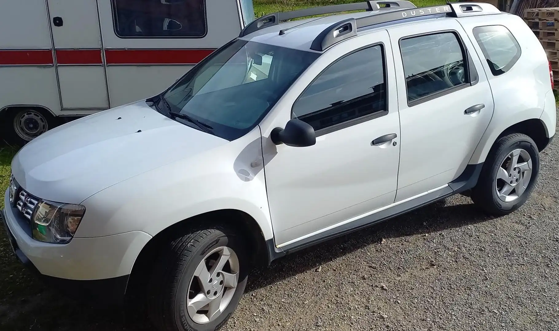 Dacia Duster Duster SCe 115 4x2 Laureate, 8fach bereift, AHK Weiß - 1