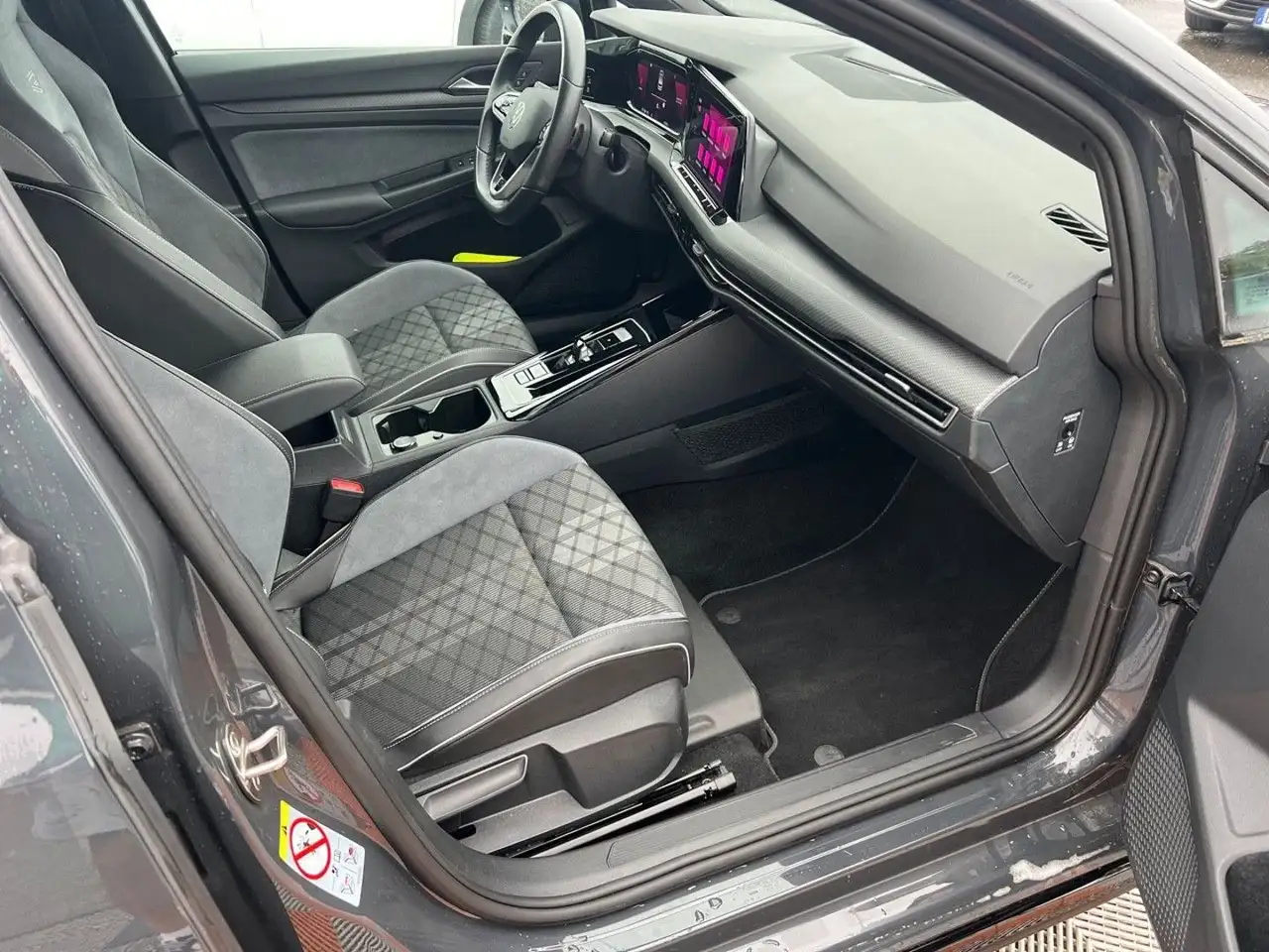Volkswagen Golf Standard Model — photo 17