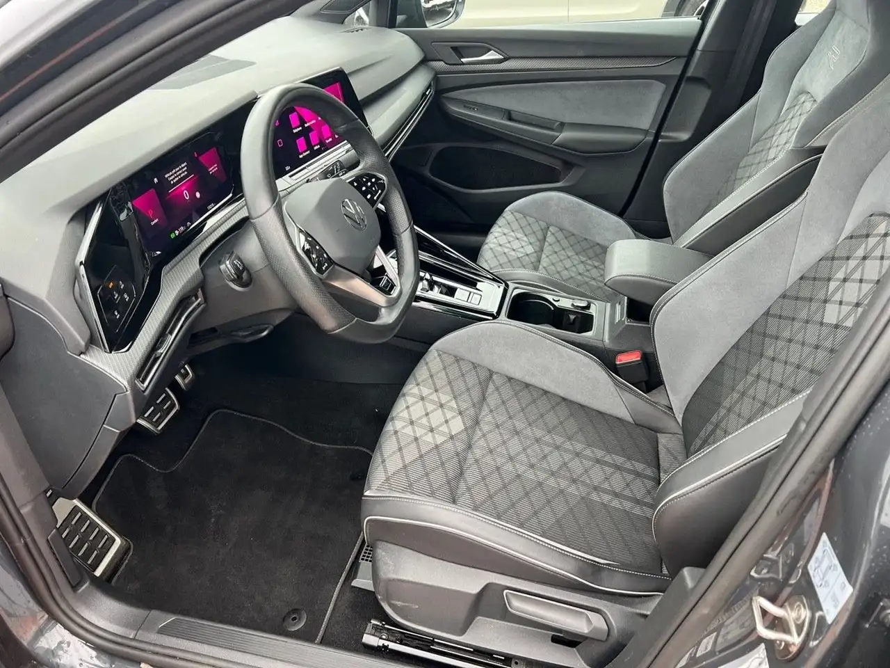 Volkswagen Golf Standard Model — photo 12