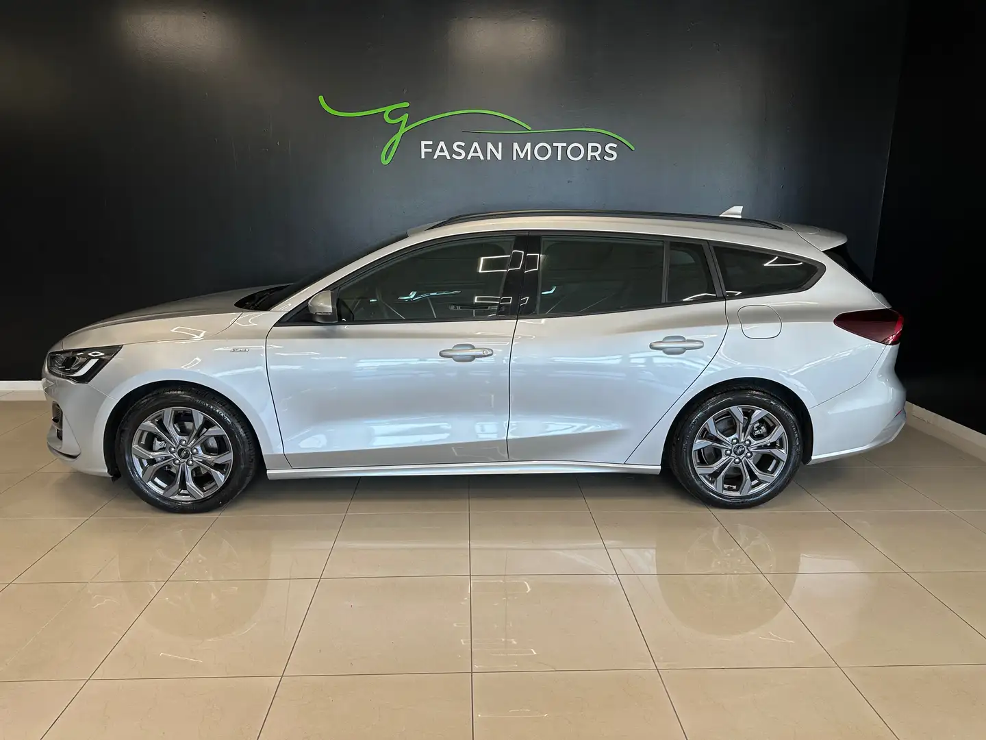 Ford Focus Focus V 2022 SW 1.0 ecoboost h ST-Line 125cv power Zilver - 2