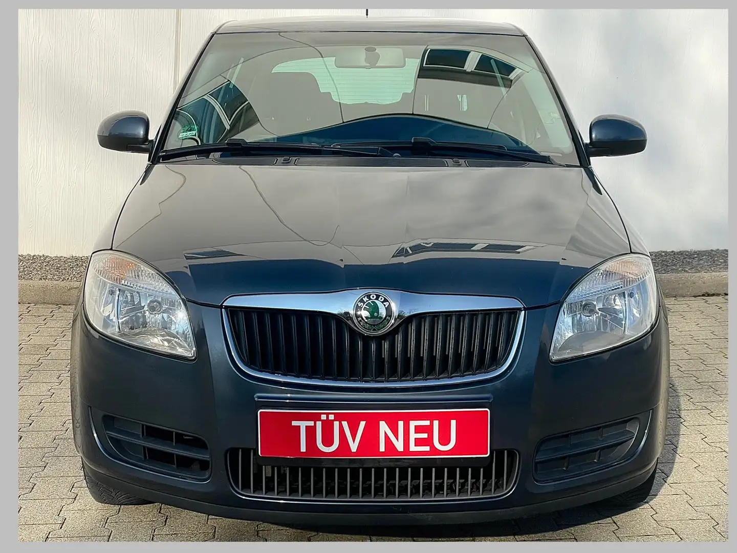 Skoda Fabia 1.2 HTP STYLE Edition Gris - 2