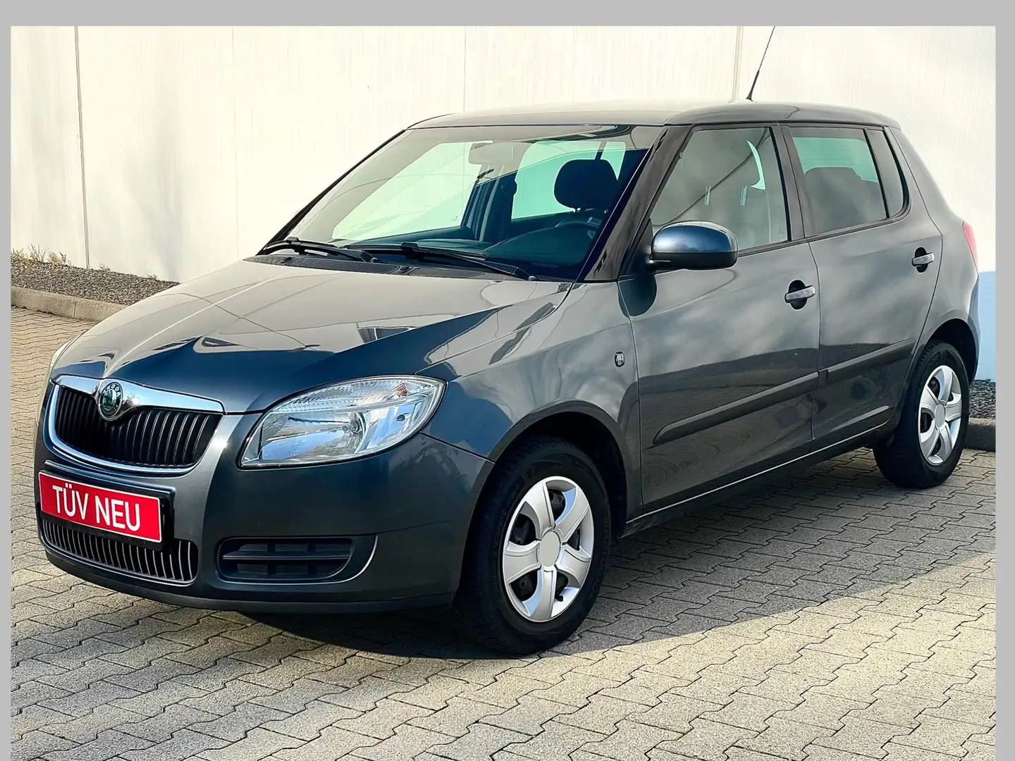 Skoda Fabia 1.2 HTP STYLE Edition Gris - 1