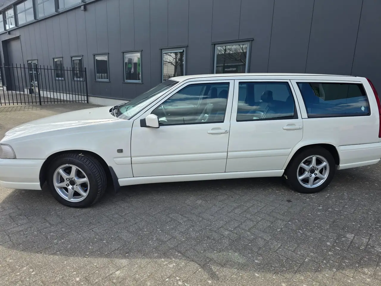 Volvo V70 2.5 AUTOMAAT, netto € 4.950 ex BTW, Leder, bijtelv, foto 8
