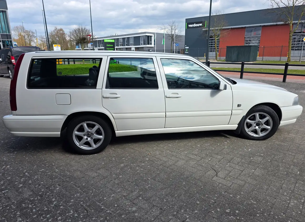 Volvo V70 2.5 AUTOMAAT, netto € 4.950 ex BTW, Leder, bijtelv, foto 12