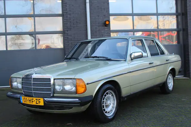 Mercedes-Benz 280 200-280 (W123) 230 E AUTOMAAT TOP AUTO! Schuifdak