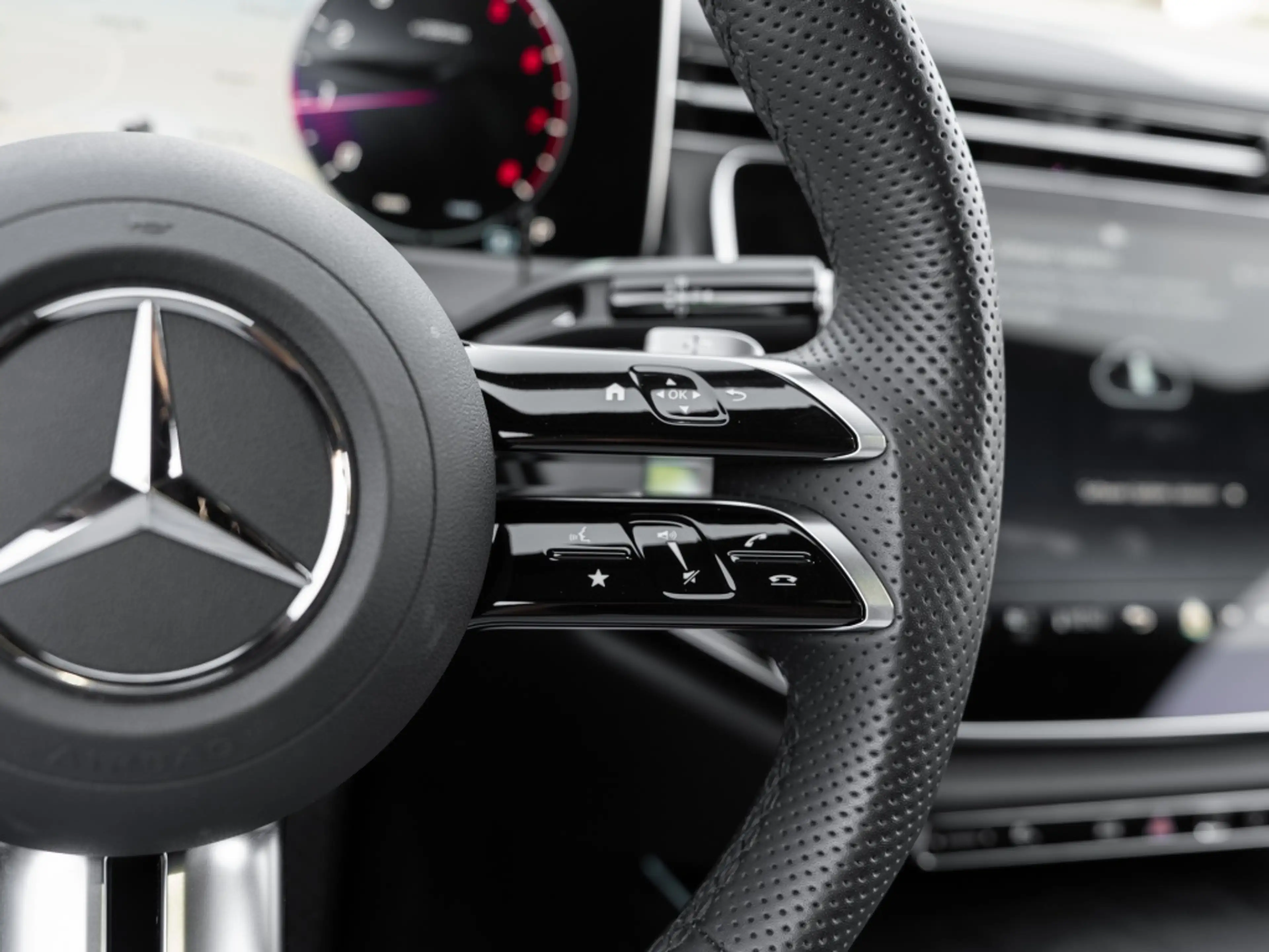 Mercedes-Benz E 200 T , AMG NIGHT AHK DISTR KAMERA PANO SPUR — photo 13