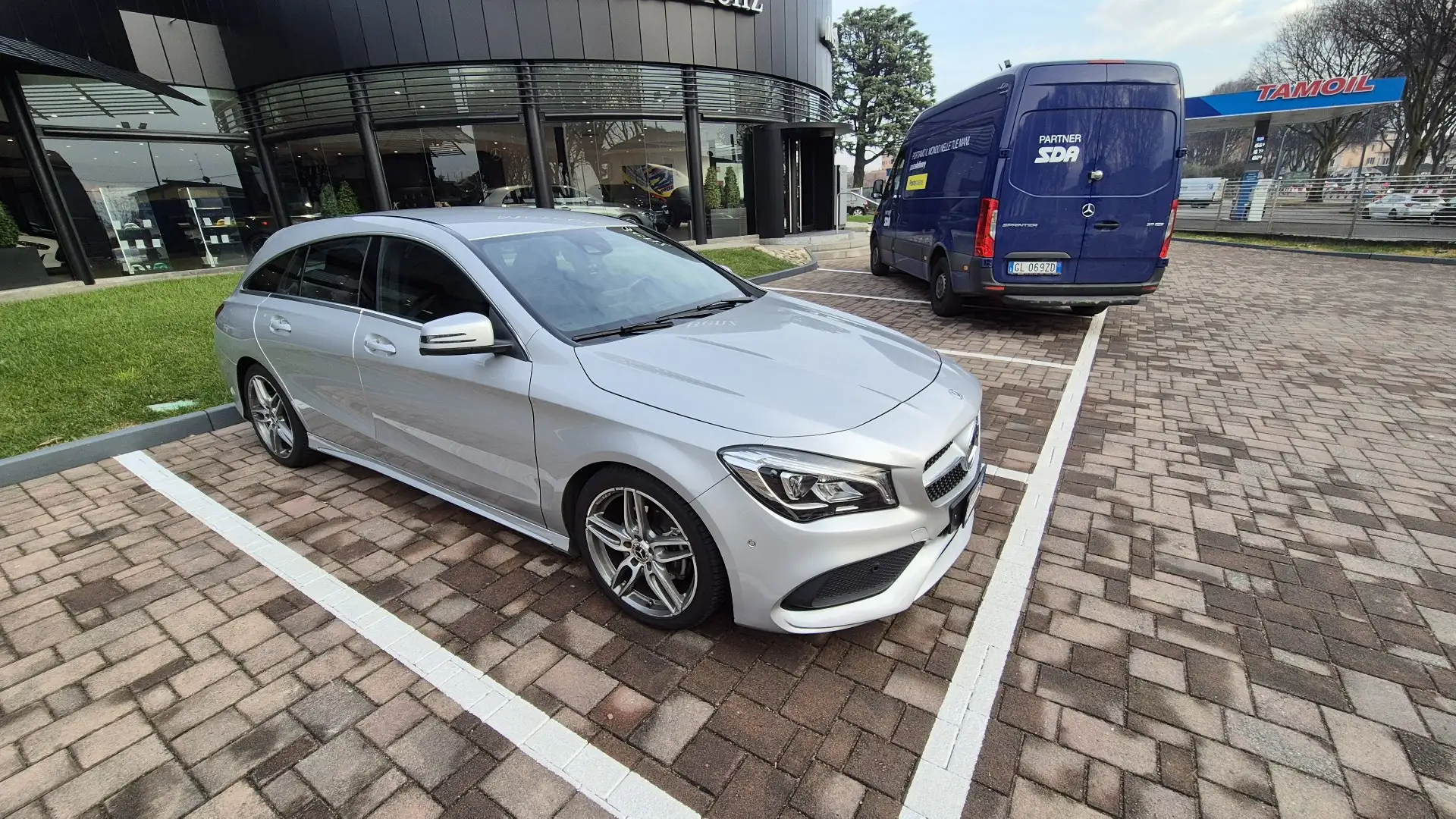 Mercedes-Benz CLA 180 Shooting Brake Premium auto FL Argento - 1