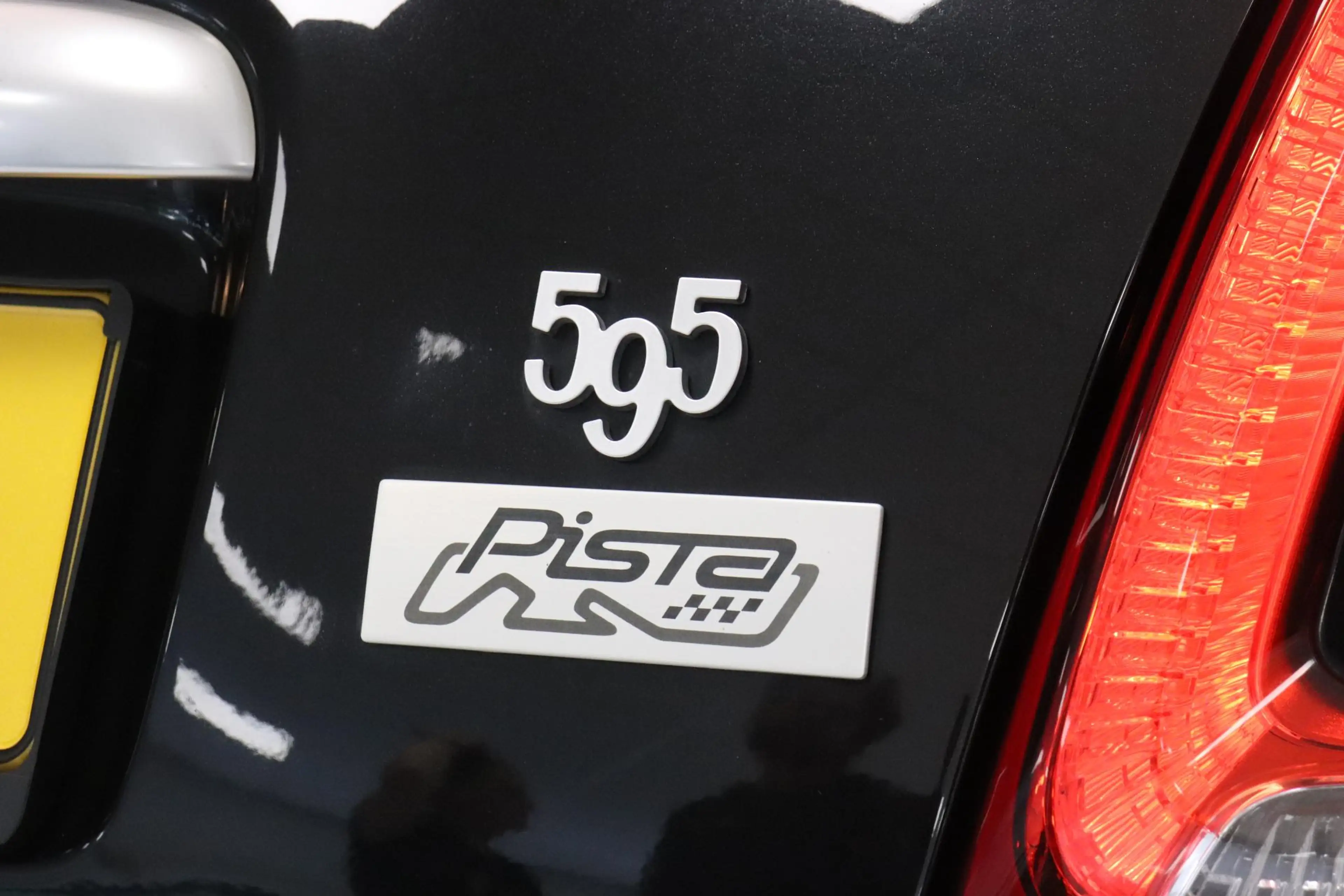 Fiat 500 Abarth 1.4 T-Jet 595 Pista | Parkeersensor | Sportstoelen — photo 31