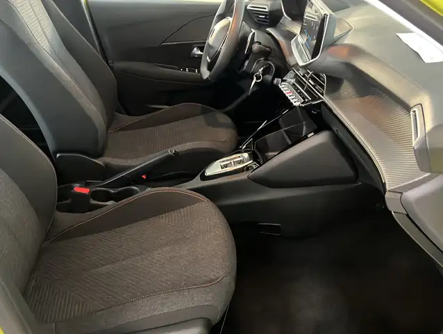 Peugeot 208 view 13