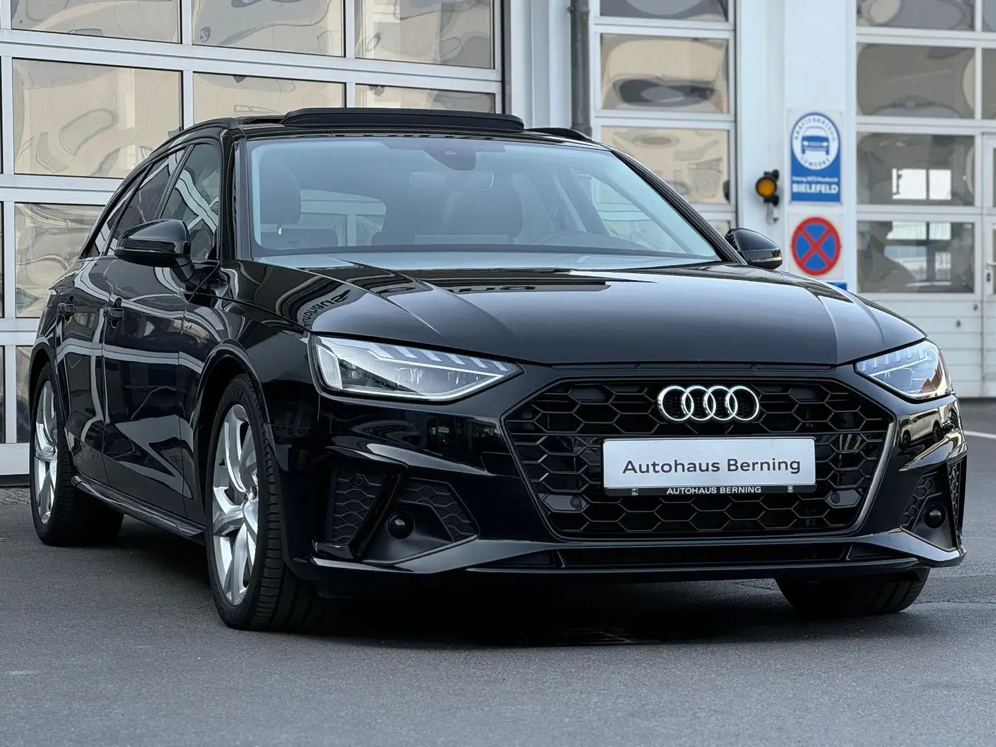 Audi A4 AVANT 40TDI S LINE VIRTUAL PANO MASSAGE ACC Černá - 1