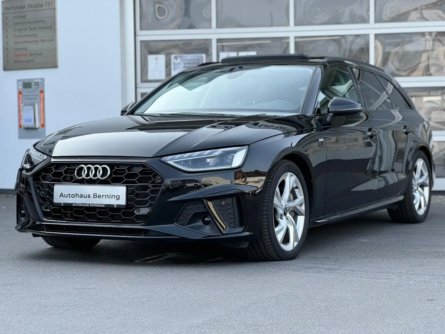 Audi A4 AVANT 40TDI S LINE VIRTUAL PANO MASSAGE ACC Černá - 2