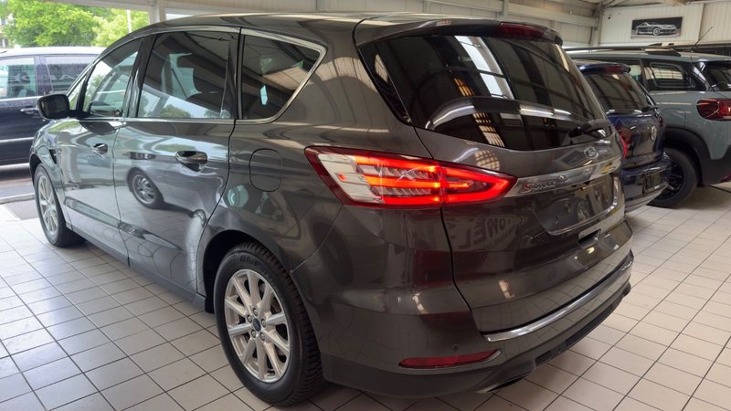Ford S-Max Titanium*TÜVneu*Pano*Keyless*Spurhalter* — photo 4