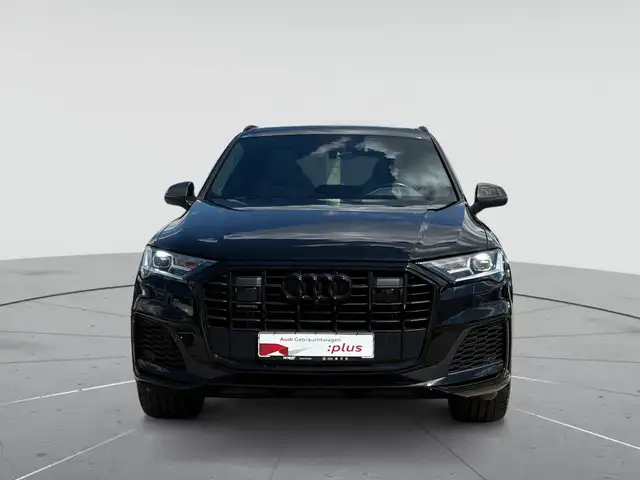 Audi Q7 view 2
