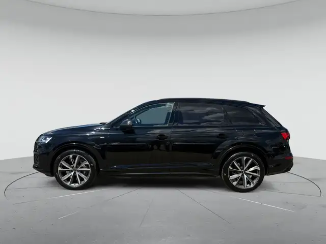 Audi Q7 view 3