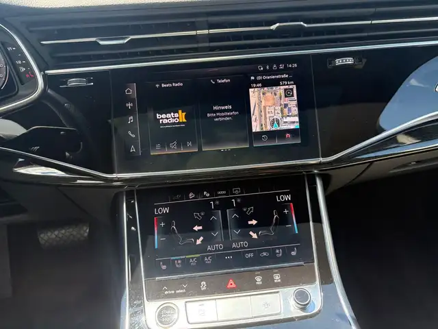 Audi Q7 view 14