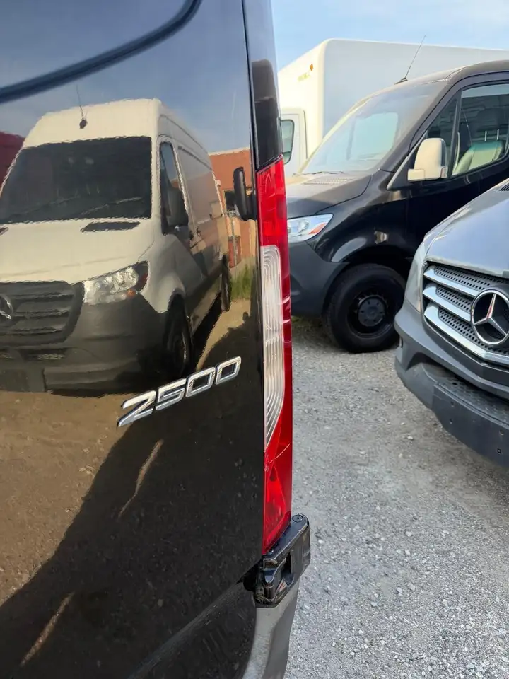 Mercedes-Benz Sprinter photo Mercedes-Benz Sprinter