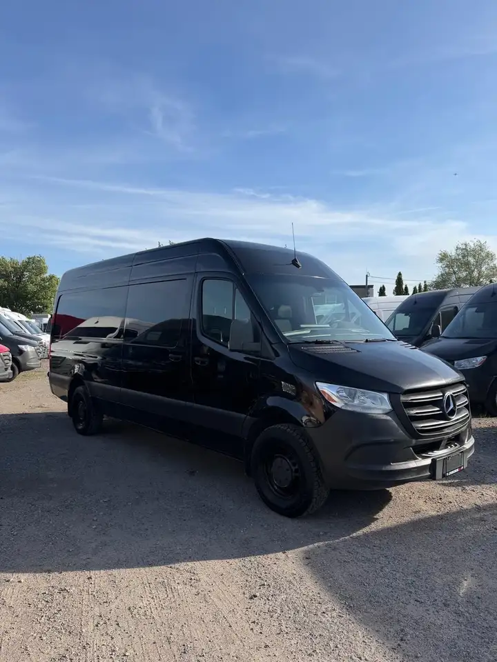 Mercedes-Benz Sprinter photo Mercedes-Benz Sprinter