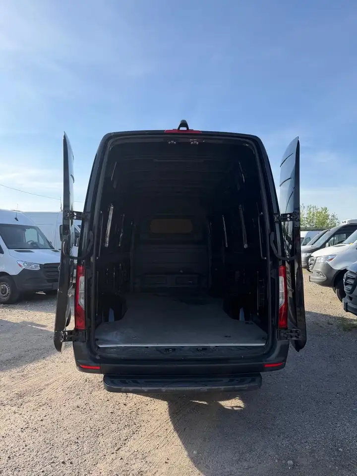 Mercedes-Benz Sprinter photo Mercedes-Benz Sprinter