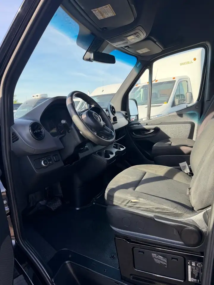 Mercedes-Benz Sprinter photo Mercedes-Benz Sprinter