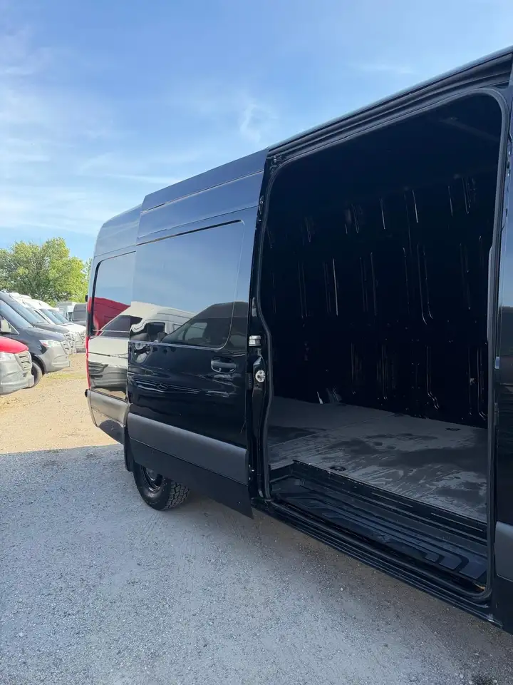 Mercedes-Benz Sprinter photo Mercedes-Benz Sprinter