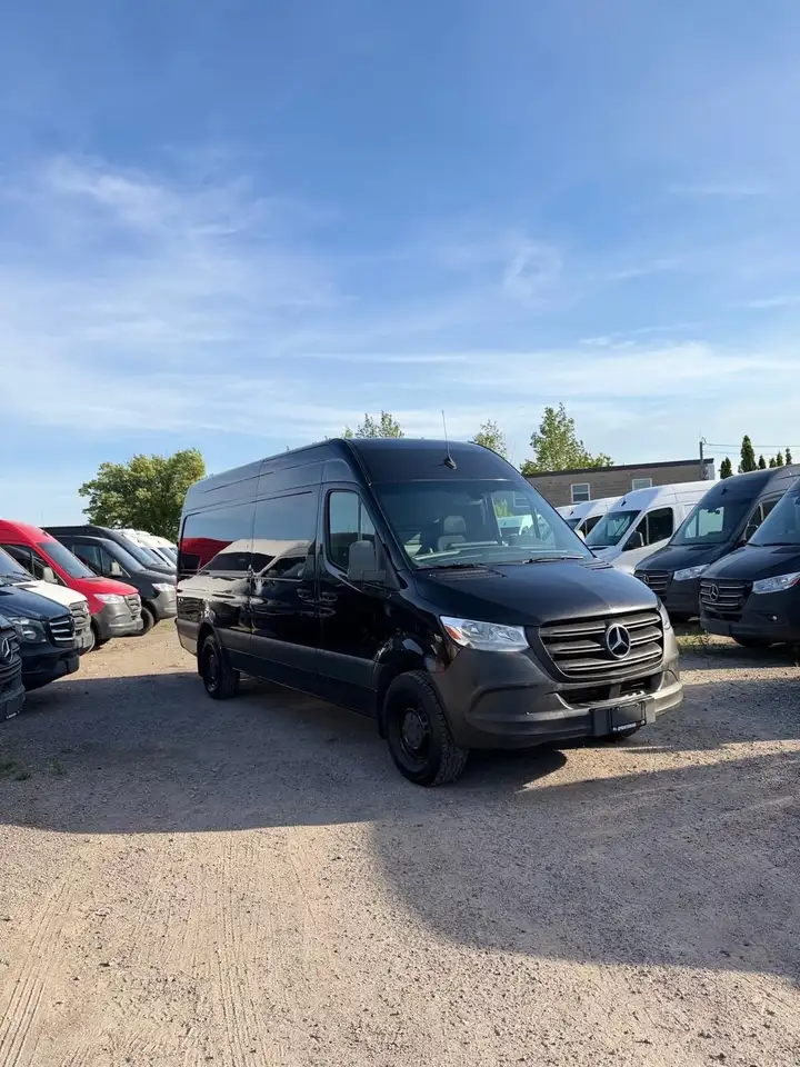 Mercedes-Benz Sprinter photo Mercedes-Benz Sprinter