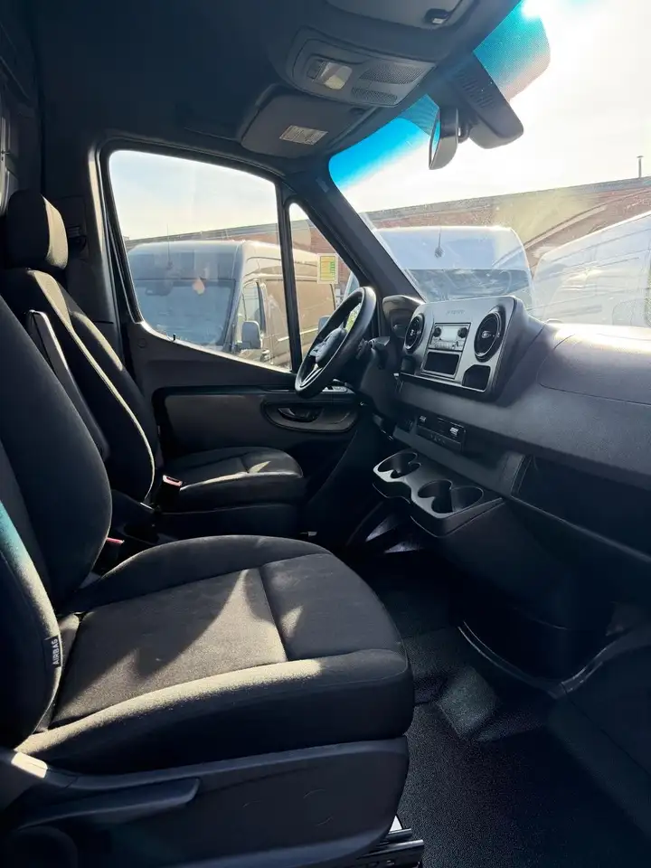 Mercedes-Benz Sprinter photo Mercedes-Benz Sprinter