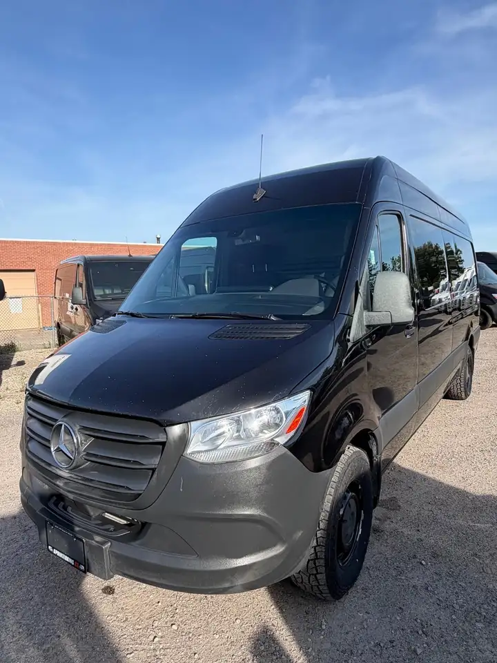 Mercedes-Benz Sprinter photo Mercedes-Benz Sprinter