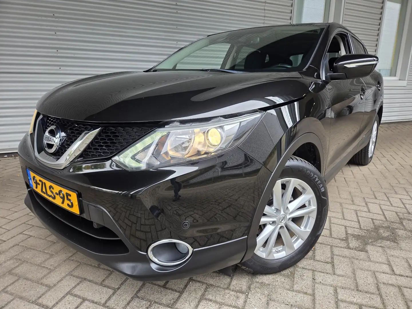 Nissan Qashqai 1.2 Connect Edition Noir - 2