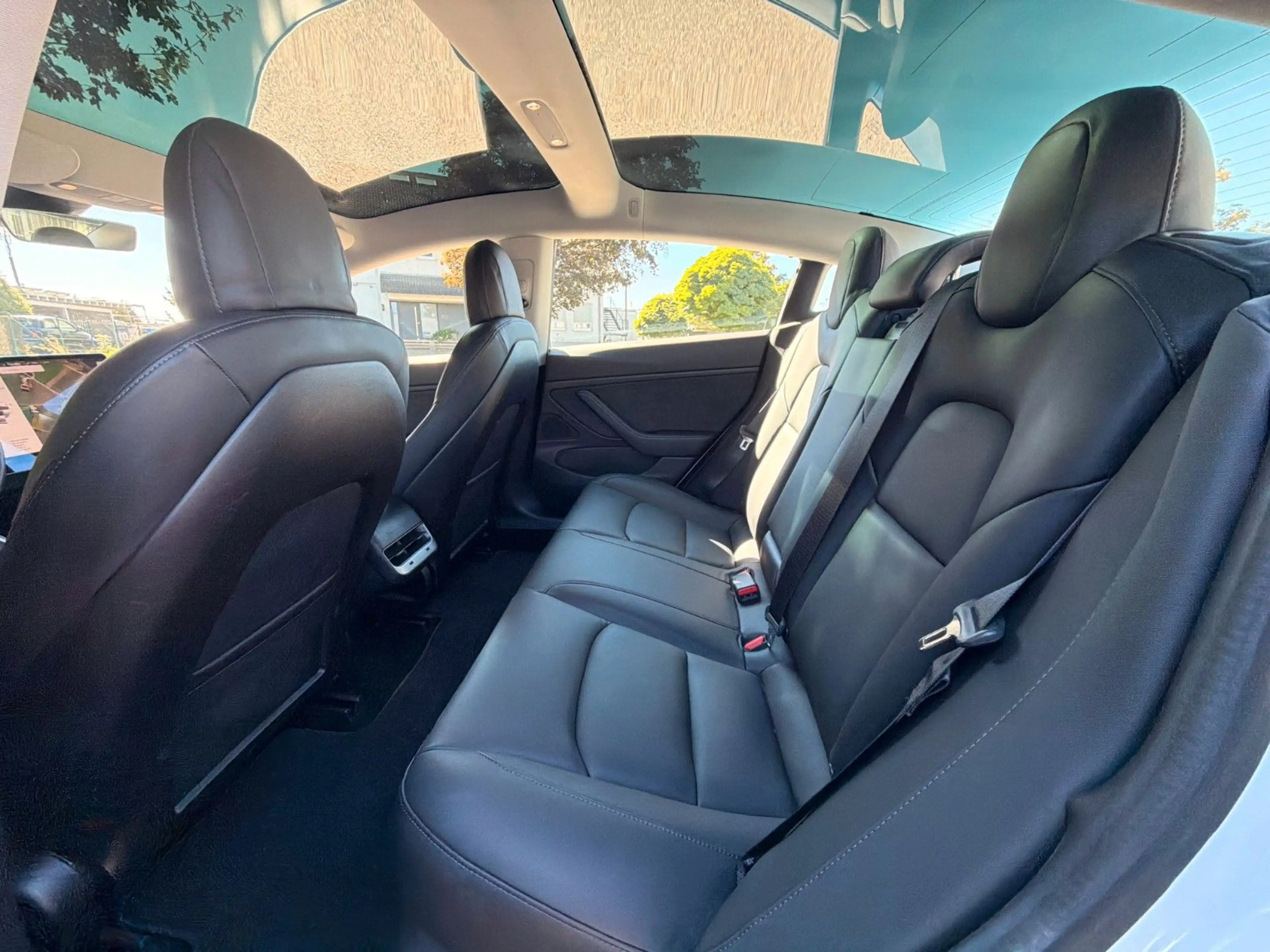 Tesla Model 3 Long Range Dual AWD SOH 1.Hand — photo 13