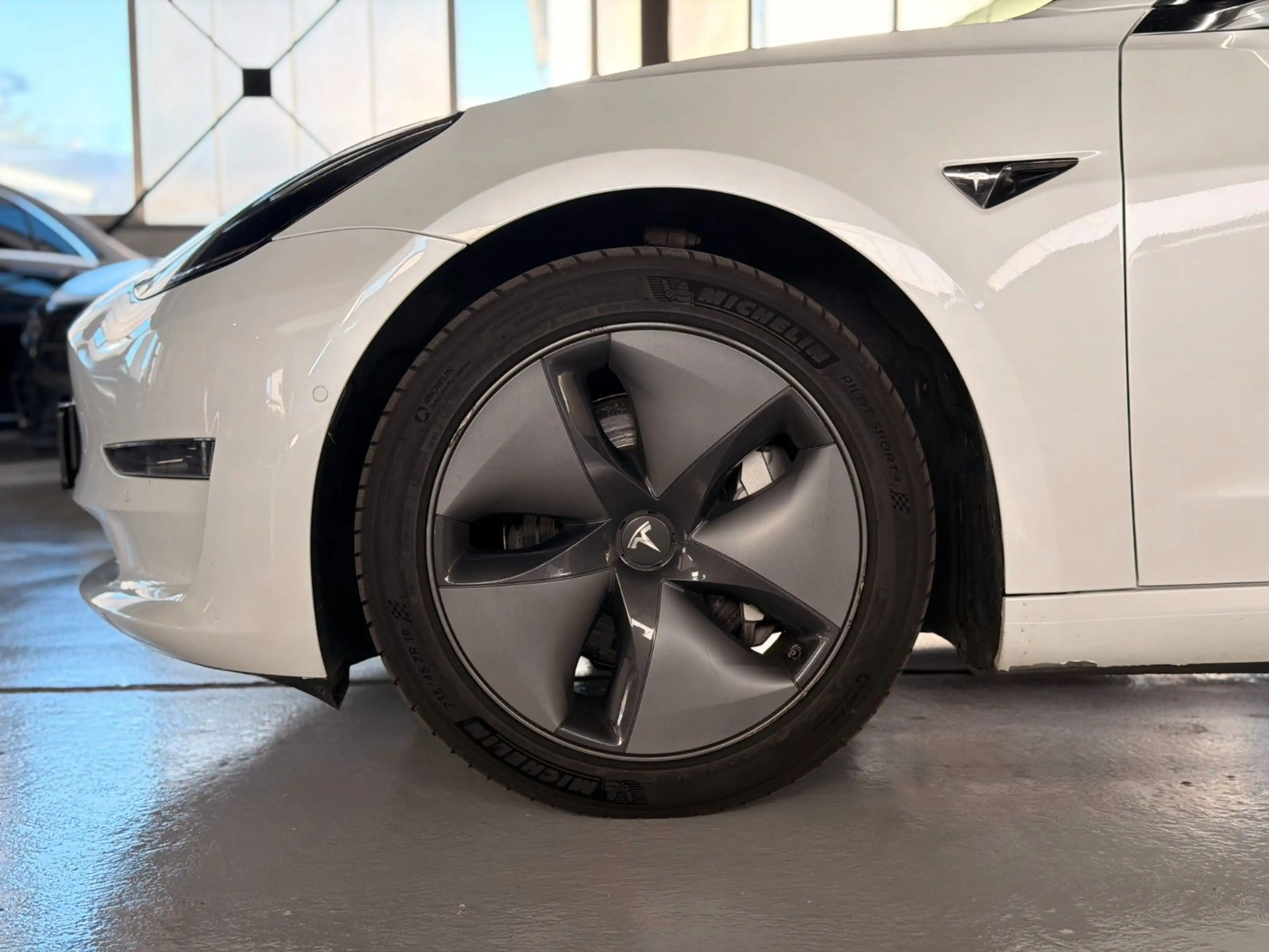 Tesla Model 3 Long Range Dual AWD SOH 1.Hand — photo 7
