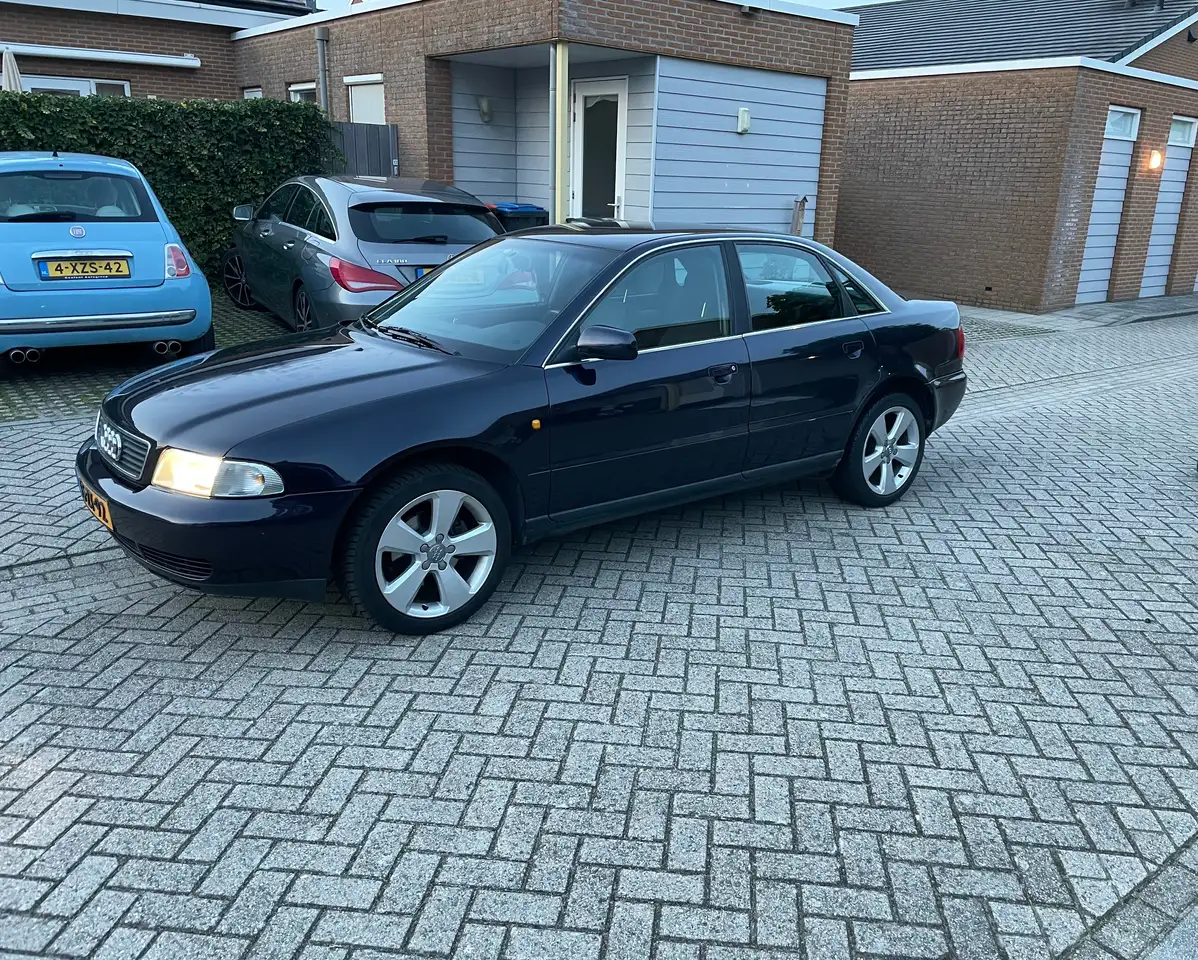 Audi A4 1.6 C Advance, foto 1