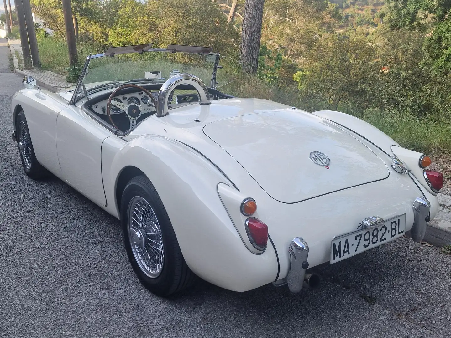 MG MGA Blanco - 2