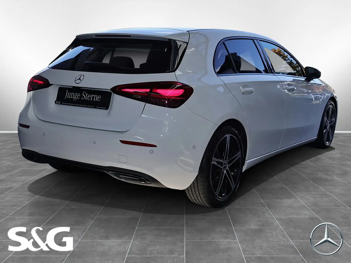 Mercedes-Benz A 180 PANORAMA+KAMERA+TOTWINKEL+MBUX+LED+18 ZOLL Weiß - 2