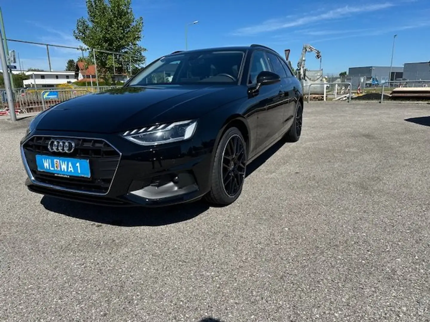Audi A4 35 TFSI Matrix-LED, 19" Alufelgen Schwarz - 1