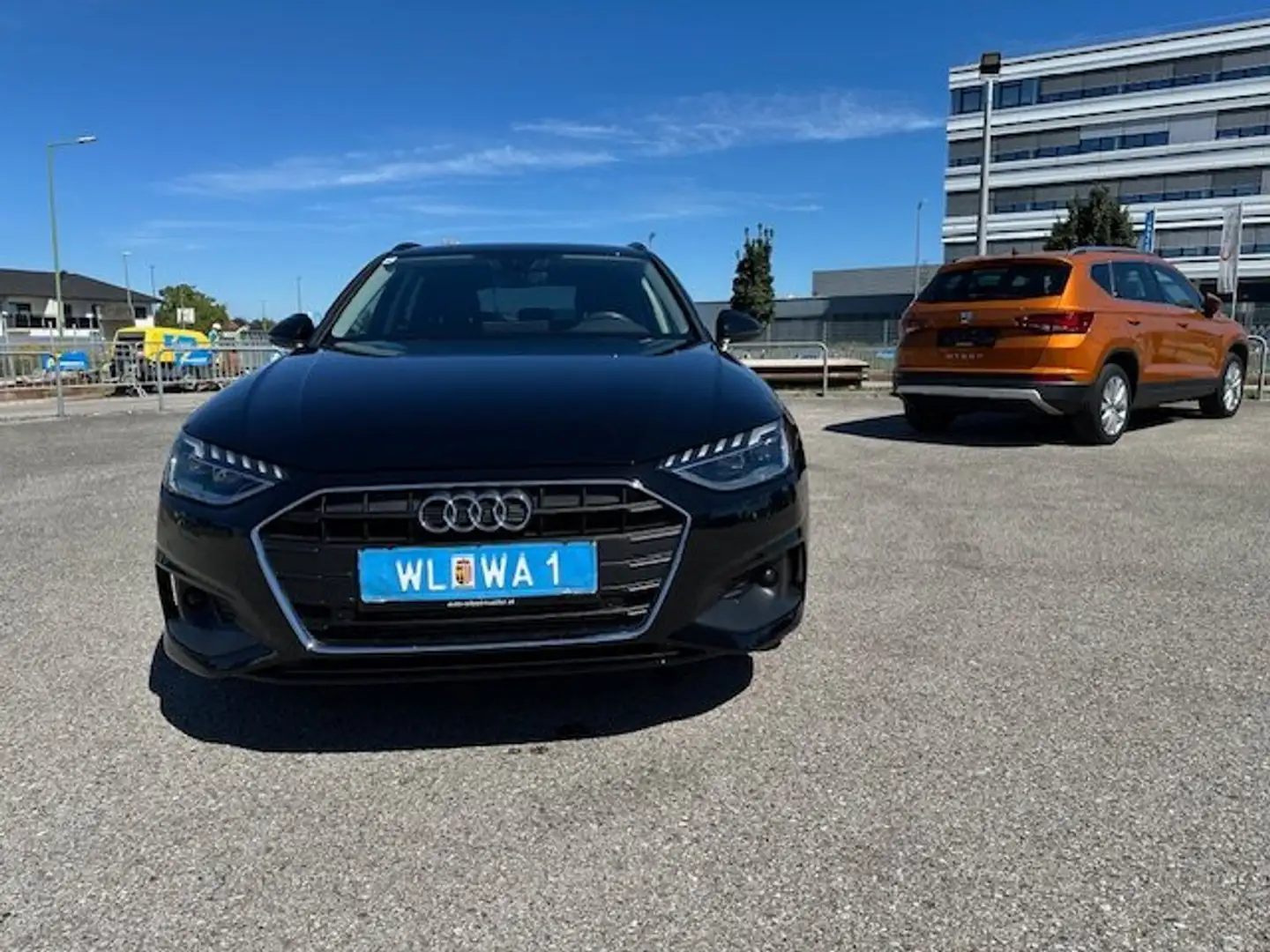 Audi A4 35 TFSI Matrix-LED, 19" Alufelgen Schwarz - 2