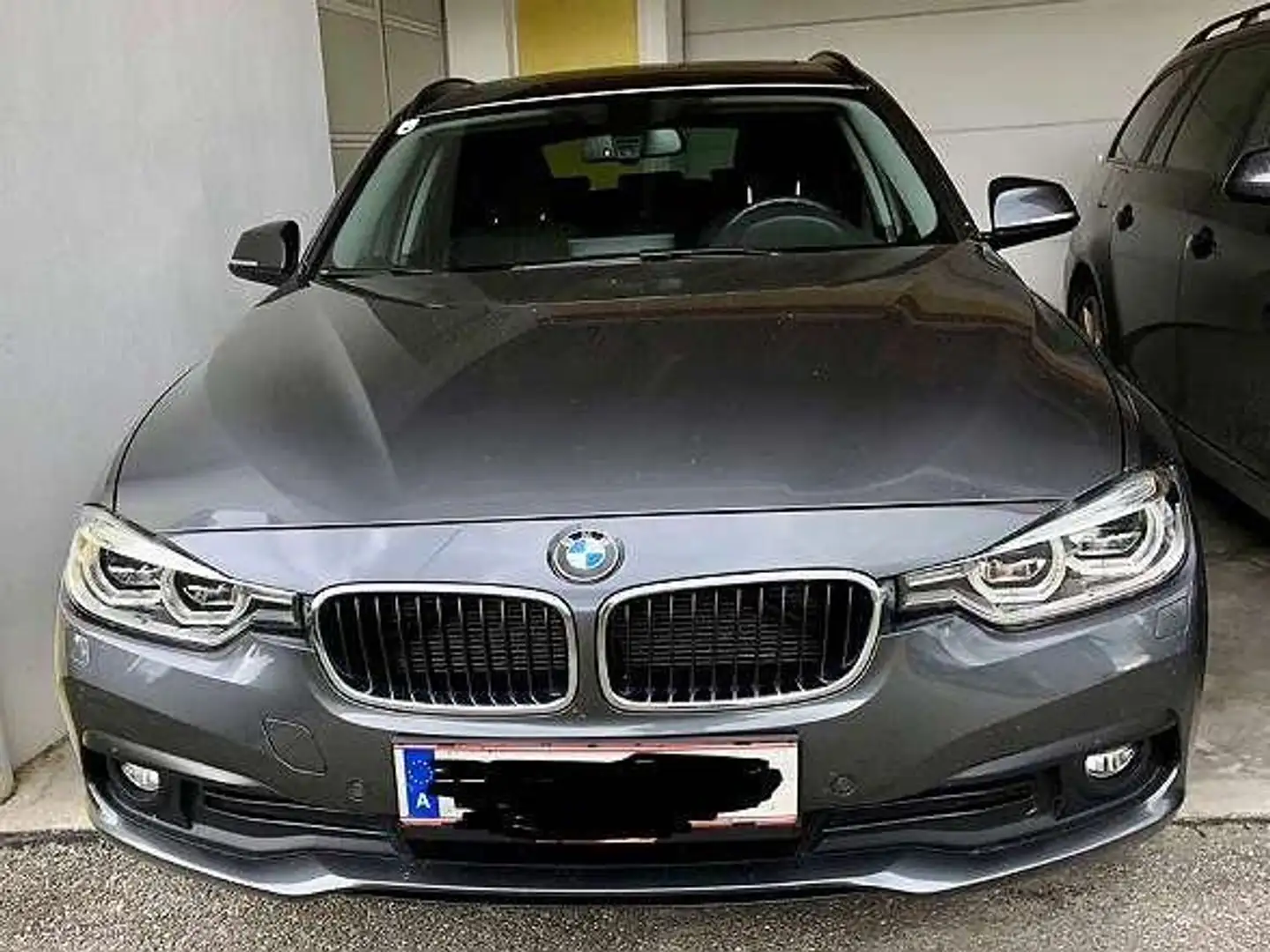 BMW 320 320d xDrive Touring Grau - 2