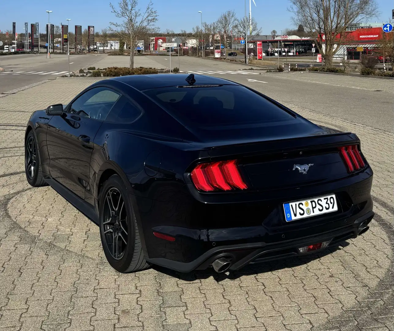 Ford Mustang 2.3 Eco Boost Aut. Schwarz - 2