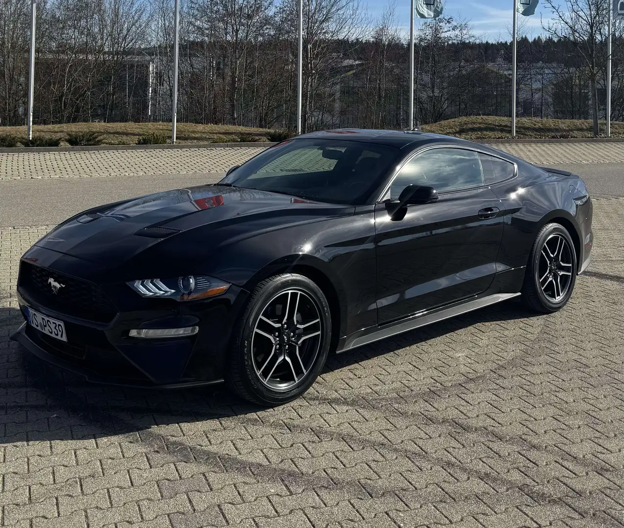 Ford Mustang 2.3 Eco Boost Aut. Schwarz - 1