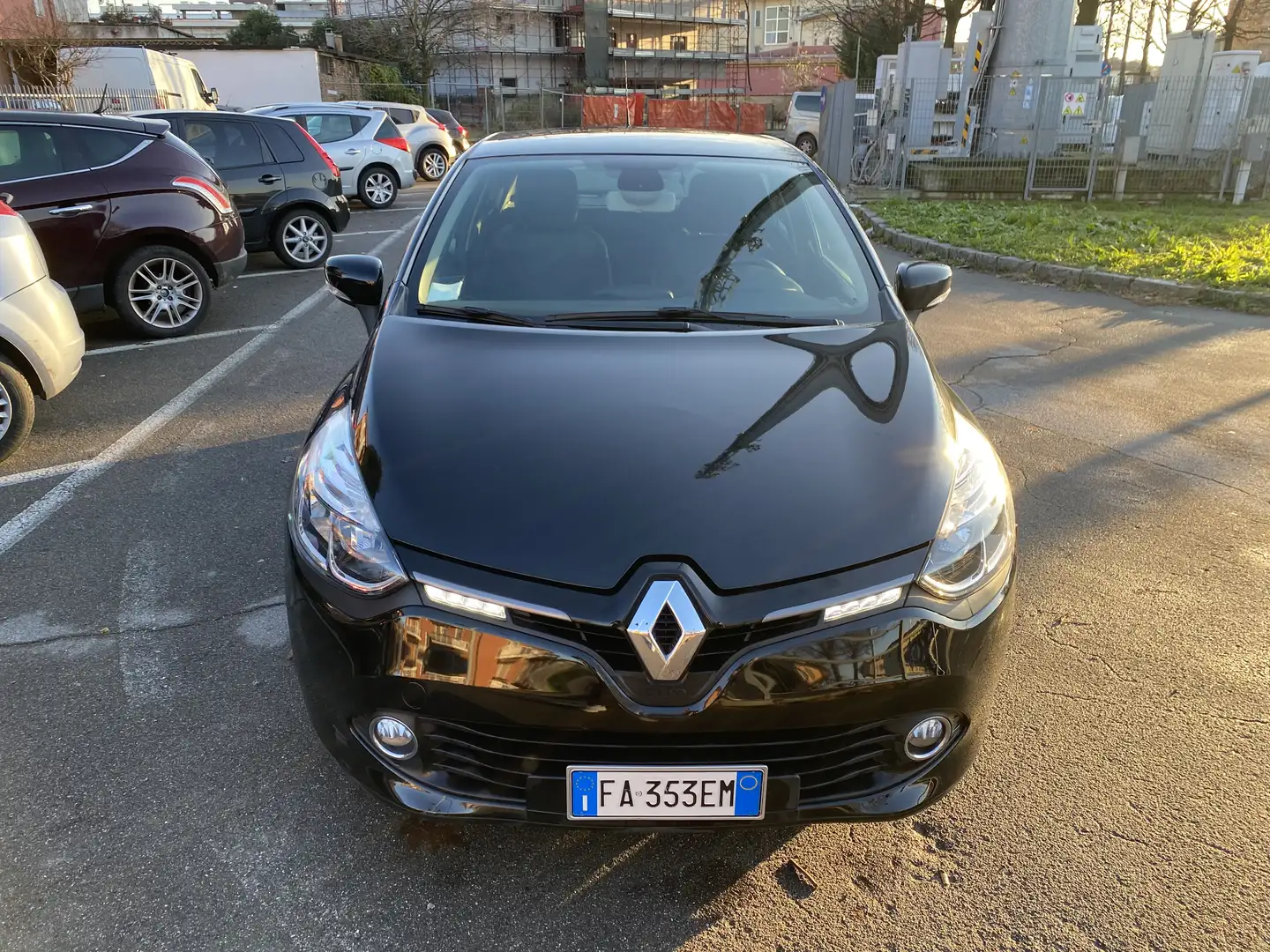 Renault Clio 5p 0.9 tce Costume National 90cv NEOPATENTATI Zwart - 2