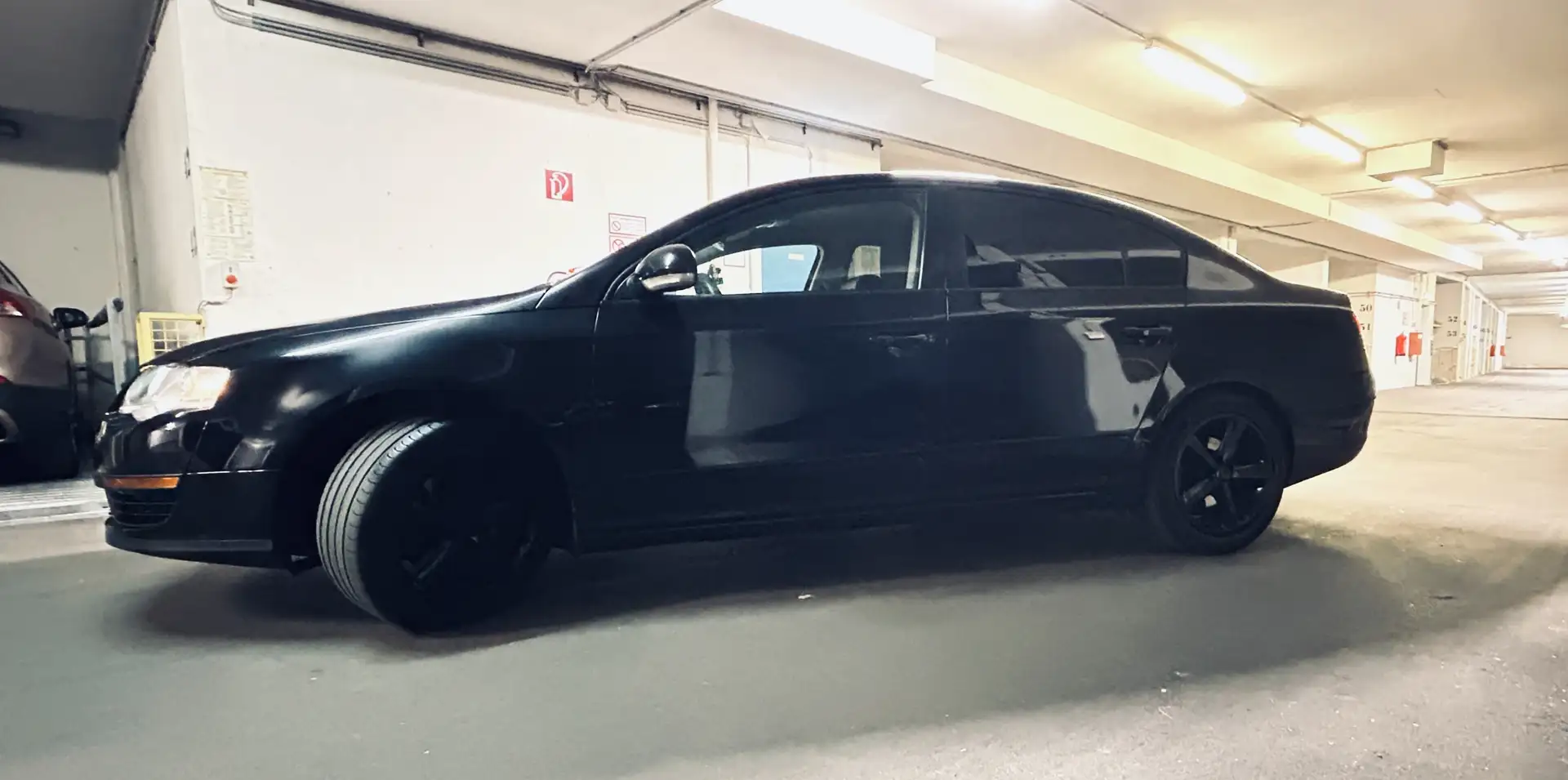 Volkswagen Passat Trendline Schwarz - 2