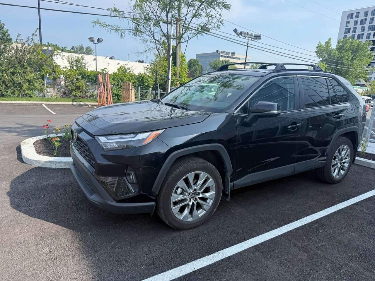 2025 Toyota RAV 4 XLE PREMIUM