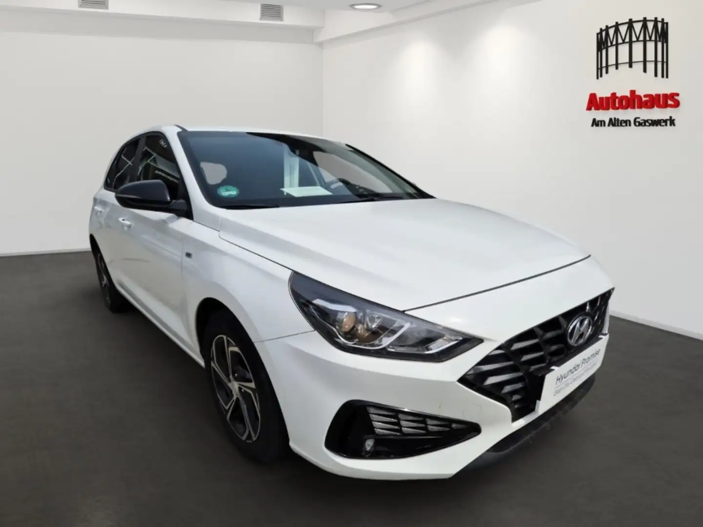 Hyundai i30 AUTOMATIK EDITION 30+KLIMAAUT+SITZHZG+NAVI+ALU Blanc - 2