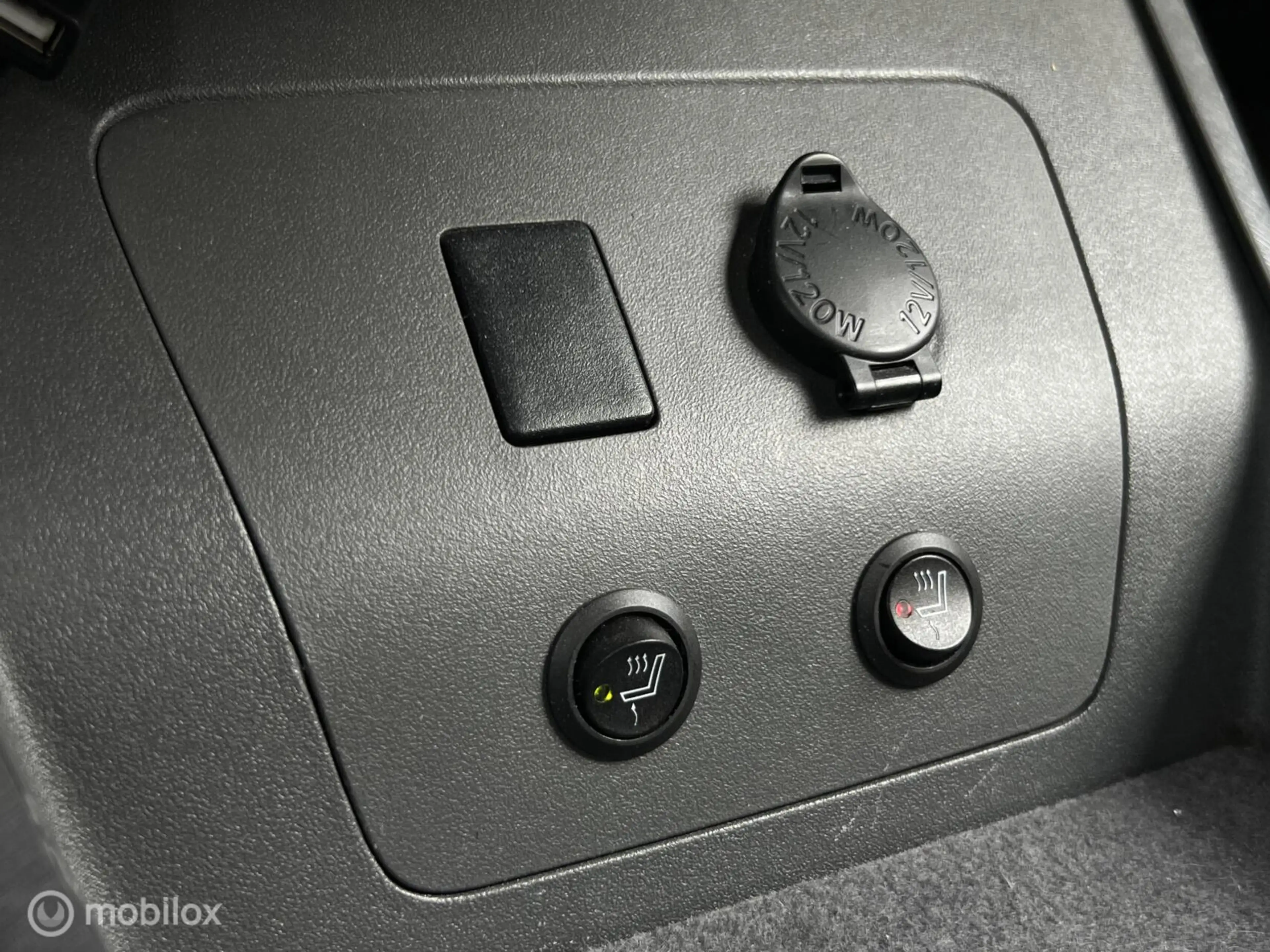 Toyota Prius 1.8 Dynamic Business / DEALER ONDERH. / CARPLAY! — photo 27