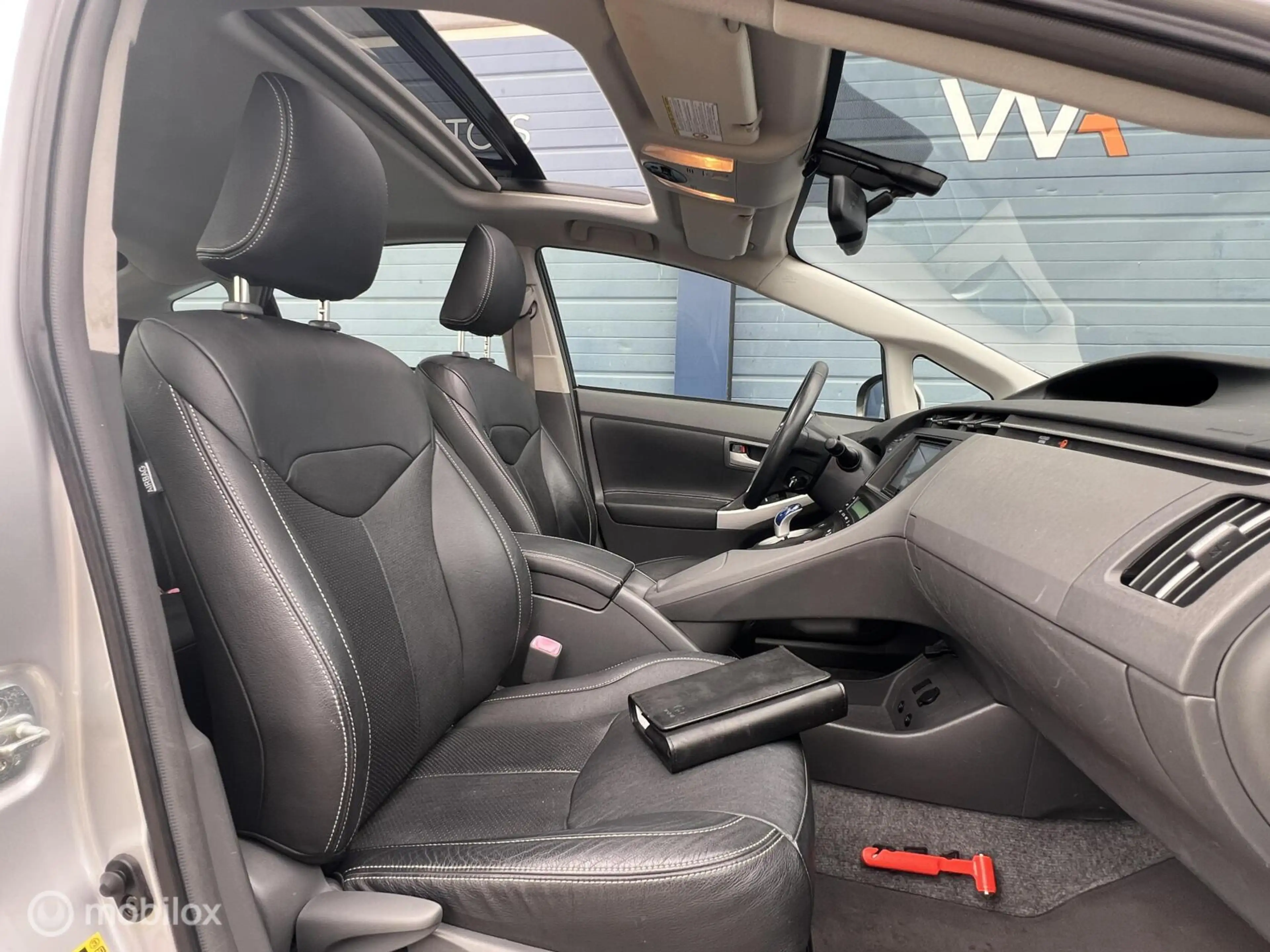 Toyota Prius 1.8 Dynamic Business / DEALER ONDERH. / CARPLAY! — photo 4